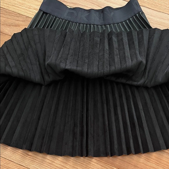 DKNY Pleated Black Faux Leather Skirt - Picture 5 of 11